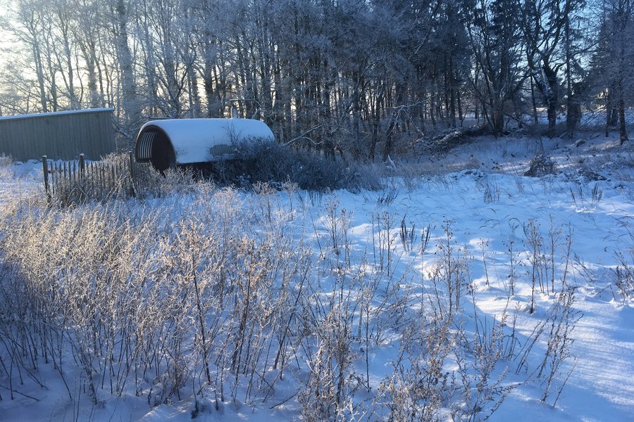 Faß-Sauna im Schnee